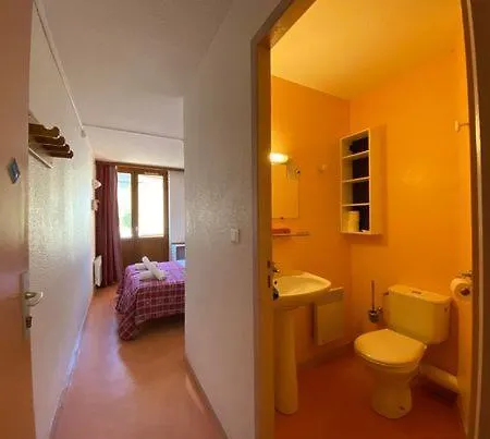 Le Nabias 1450 Hotel *